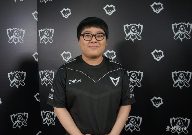 队保驾护航 队保驾护航