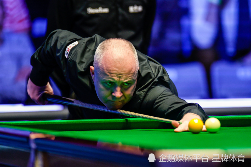 边后卫内收 边后卫内收